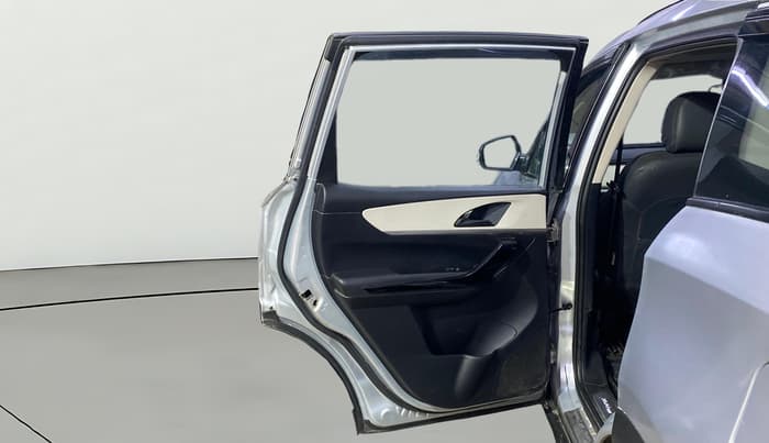 2022 Mahindra XUV700 AX 5 P MT 7 STR, Petrol, Manual, 66,407 km, LHS Rear Door