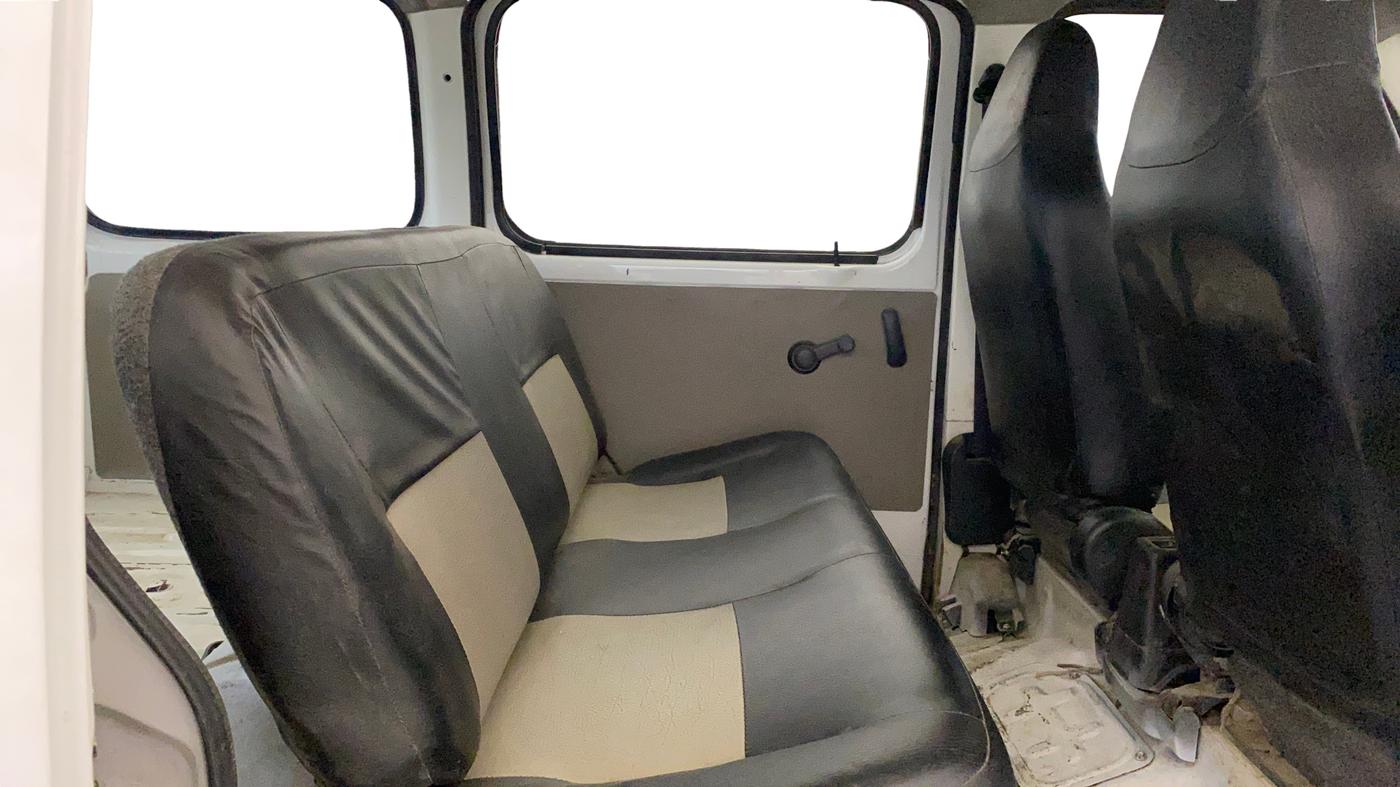 2018 Maruti Eeco 5 STR CNG WITH HTR, CNG, Manual, 79,893 km, Right Side Rear Door Cabin