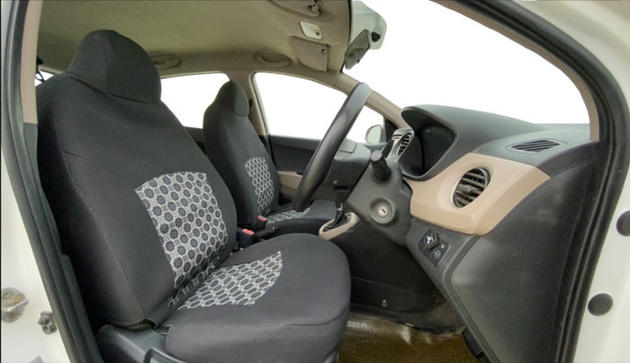 2016 Hyundai Grand i10 MAGNA AT 1.2 KAPPA VTVT, CNG, Automatic, 88,567 km, Right Side Front Door Cabin