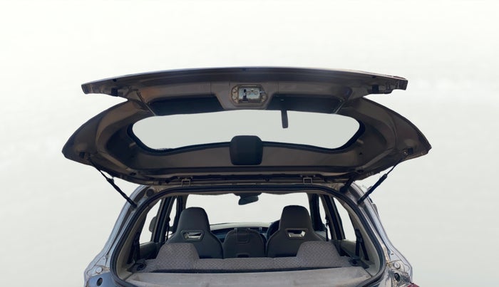 2017 Mahindra Kuv100 K4 6 STR, Petrol, Manual, 91,898 km, Boot Door Open