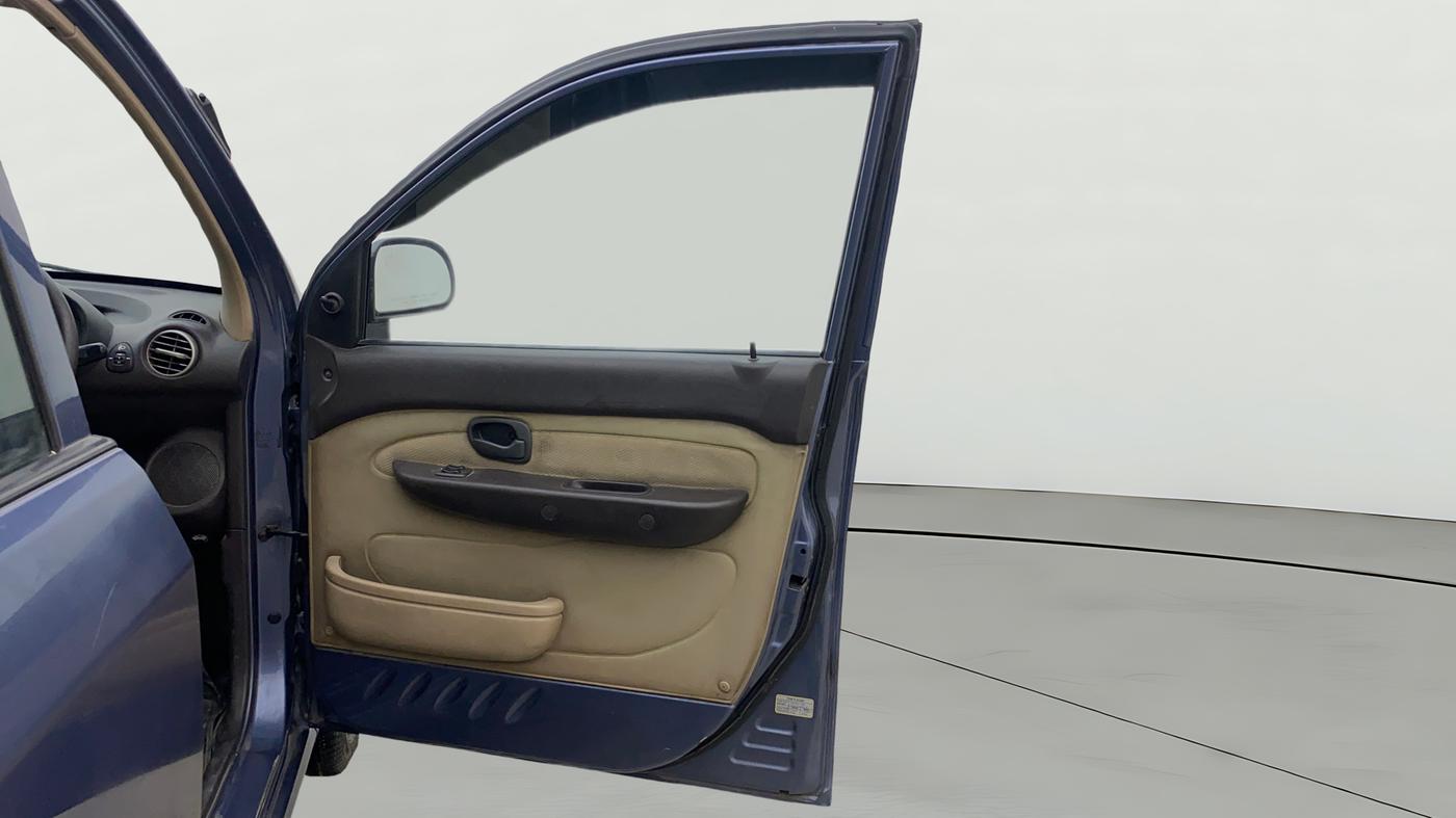 2013 Hyundai Santro Xing GLS, Petrol, Manual, 64,321 km, RHS Front Door