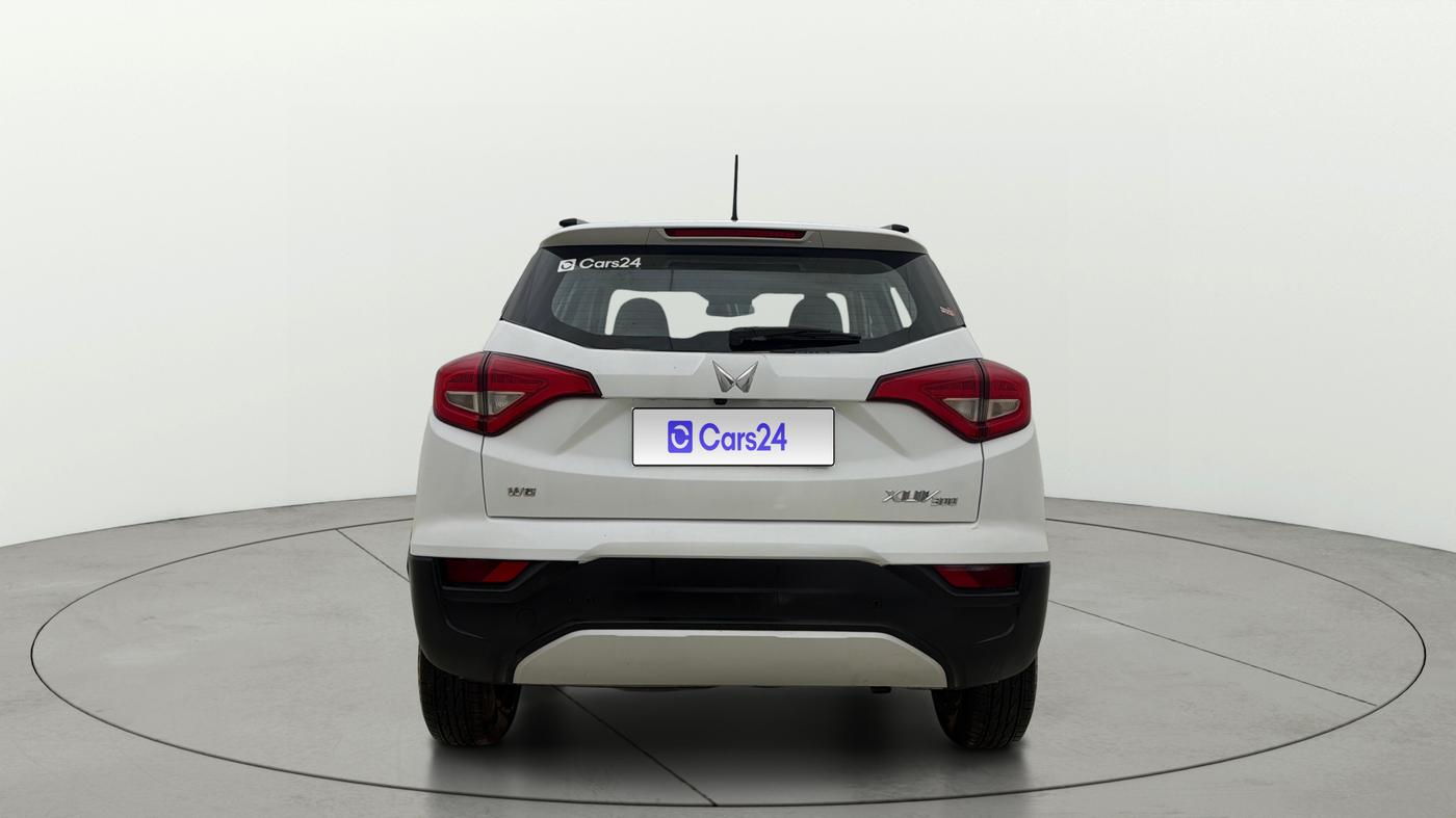 2024 Mahindra XUV300 W8 (O) 1.5 DIESEL, Diesel, Manual, 23,542 km, Back/Rear