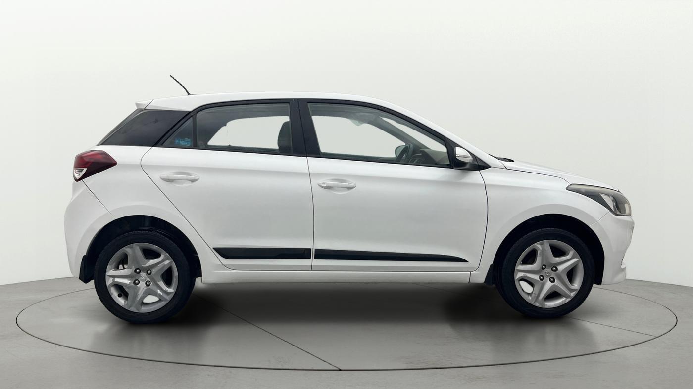 2017 Hyundai Elite i20 ASTA 1.2, Petrol, Manual, 1,00,112 km, Right Side View