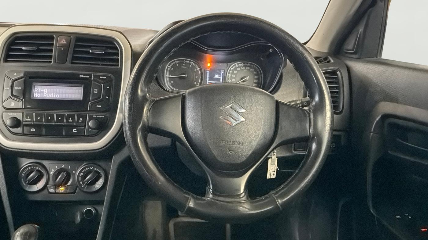 2022 Maruti Vitara Brezza LXI, Petrol, Manual, 52,003 km, Steering Wheel Close Up