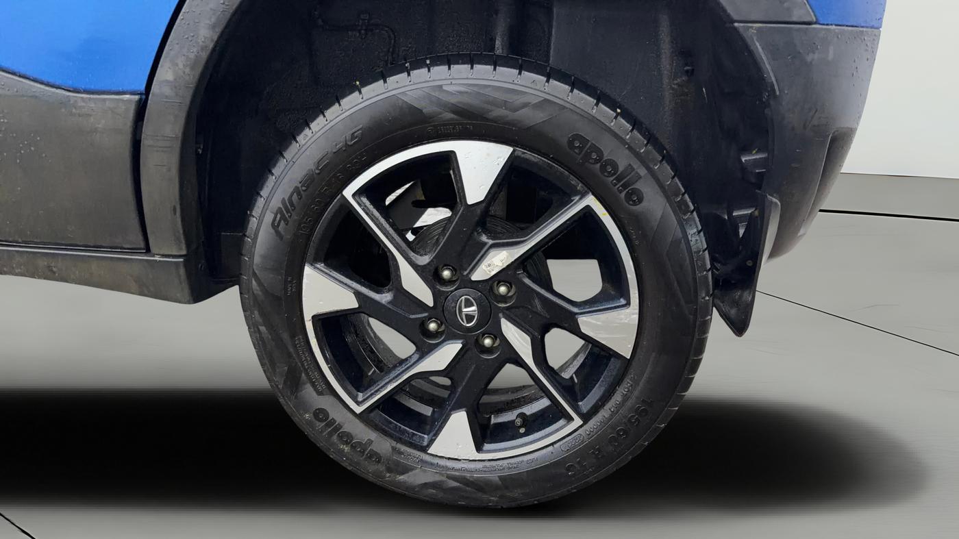 2023 Tata PUNCH CREATIVE  1.2 RTN DUAL TONE, Petrol, Manual, 28,441 km, Left Rear Wheel