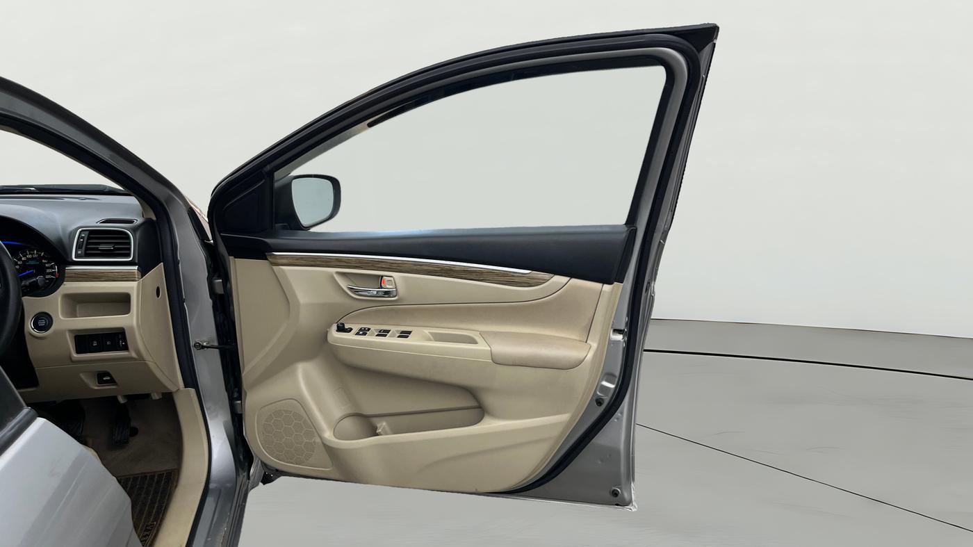 2021 Maruti Ciaz ZETA 1.5 SHVS MT PETROL, Petrol, Manual, 17,578 km, RHS Front Door