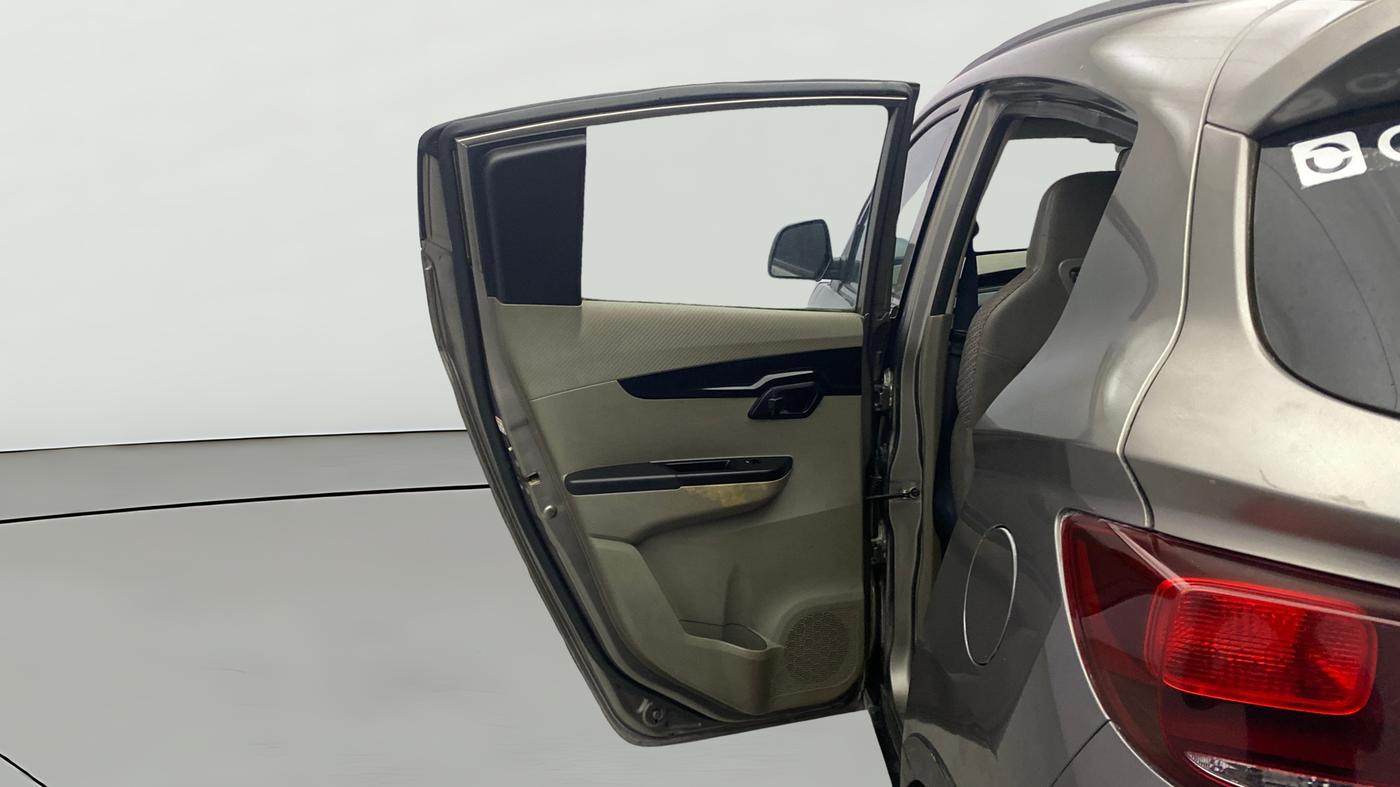 2016 Mahindra Kuv100 K4 6 STR, Petrol, Manual, 95,396 km, LHS Rear Door