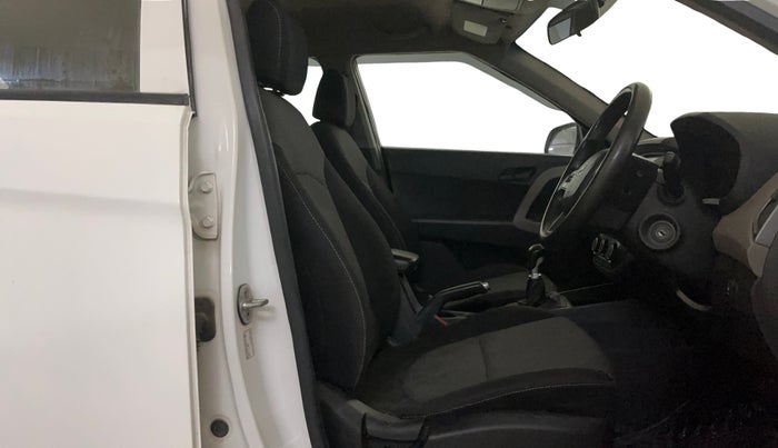 2016 Hyundai Creta E PLUS 1.6 PETROL, CNG, Manual, 1,25,577 km, Right Side Front Door Cabin