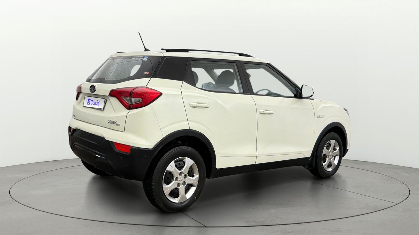 2022 Mahindra XUV300 W6 1.2 PETROL AMT, Petrol, Automatic, 1,14,527 km, Right Back Diagonal