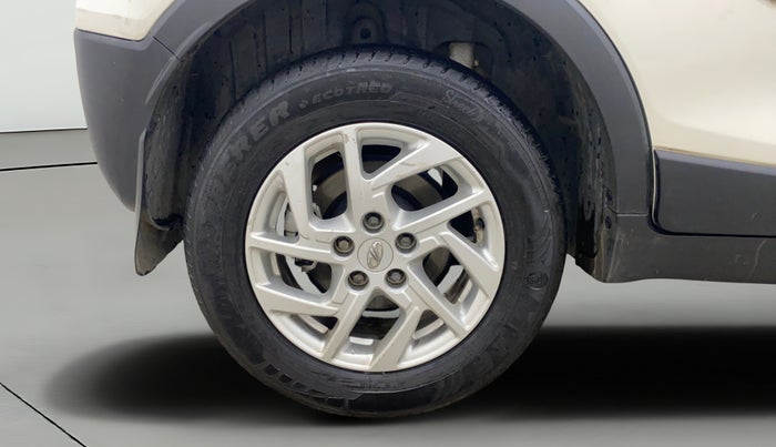 2022 Mahindra XUV300 W8 1.5 DIESEL, Diesel, Manual, 1,02,718 km, Right Rear Wheel