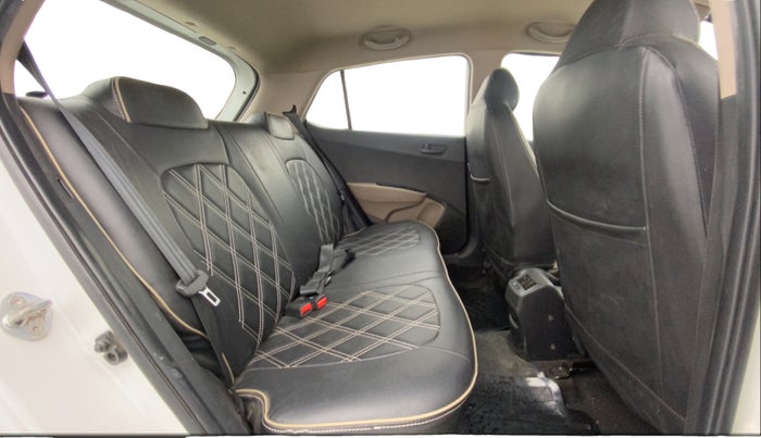 2016 Hyundai Grand i10 MAGNA 1.2 KAPPA VTVT, Petrol, Manual, 1,02,687 km, Right Side Rear Door Cabin