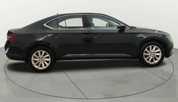 2016 Skoda Superb L&K 1.8 TSI AT, Petrol, Automatic, 1,00,251 km, Right Side View