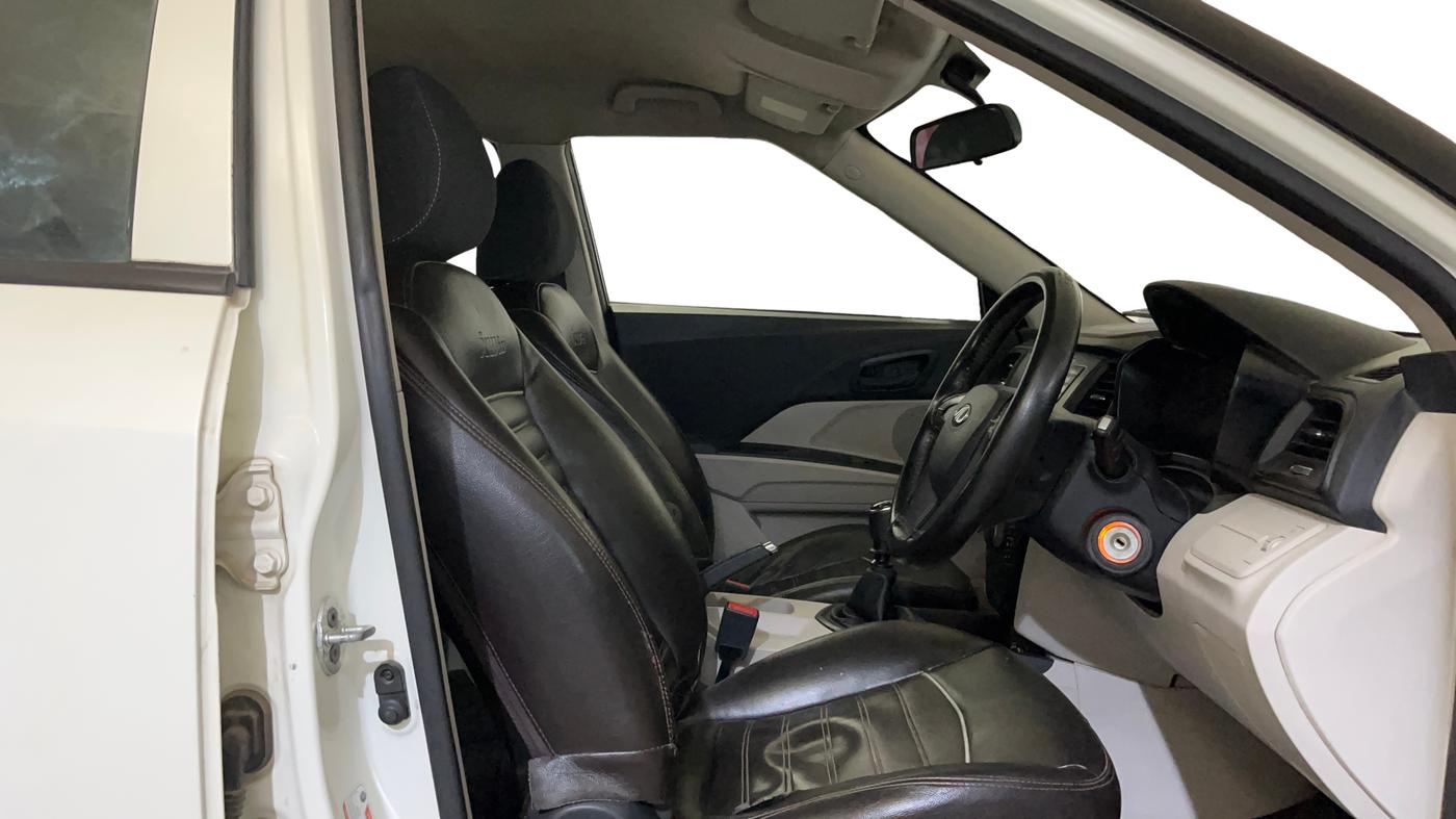 2020 Mahindra XUV300 W4 1.5 DIESEL, Diesel, Manual, 75,621 km, Right Side Front Door Cabin