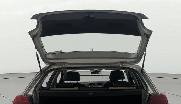 2015 Volkswagen Polo COMFORTLINE 1.2L, Petrol, Manual, 43,106 km, Boot Door Open