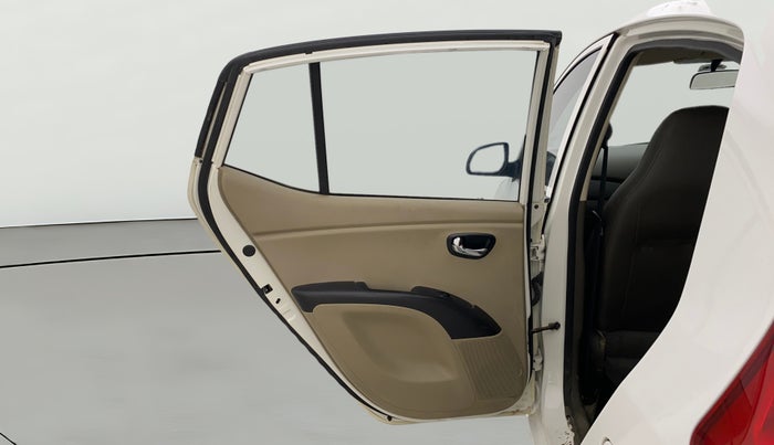 2016 Hyundai i10 SPORTZ 1.1, CNG, Manual, 1,13,611 km, LHS Rear Door