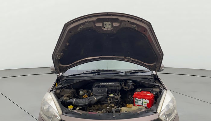 2016 Tata Tiago XZ PETROL, Petrol, Manual, 1,21,915 km, Open Bonet