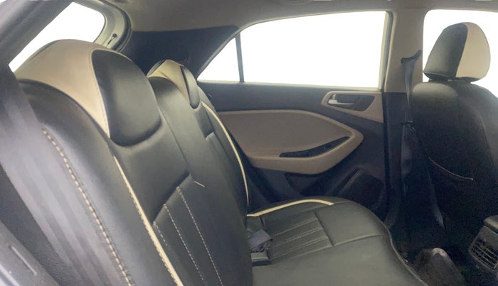 2017 Hyundai Elite i20 ASTA 1.2, Petrol, Manual, 1,06,073 km, Right Side Rear Door Cabin