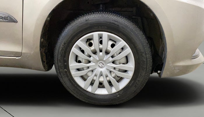 2015 Maruti Swift Dzire LXI (O), Petrol, Manual, 46,995 km, Right Front Wheel