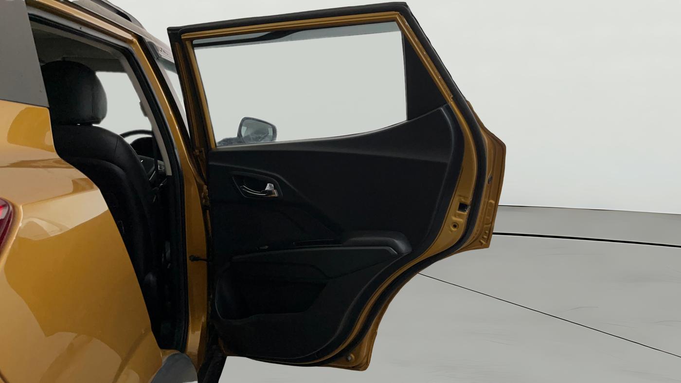 2022 Mahindra XUV300 W8(O) TURBO GDI, Petrol, Manual, 14,537 km, RHS Rear Door
