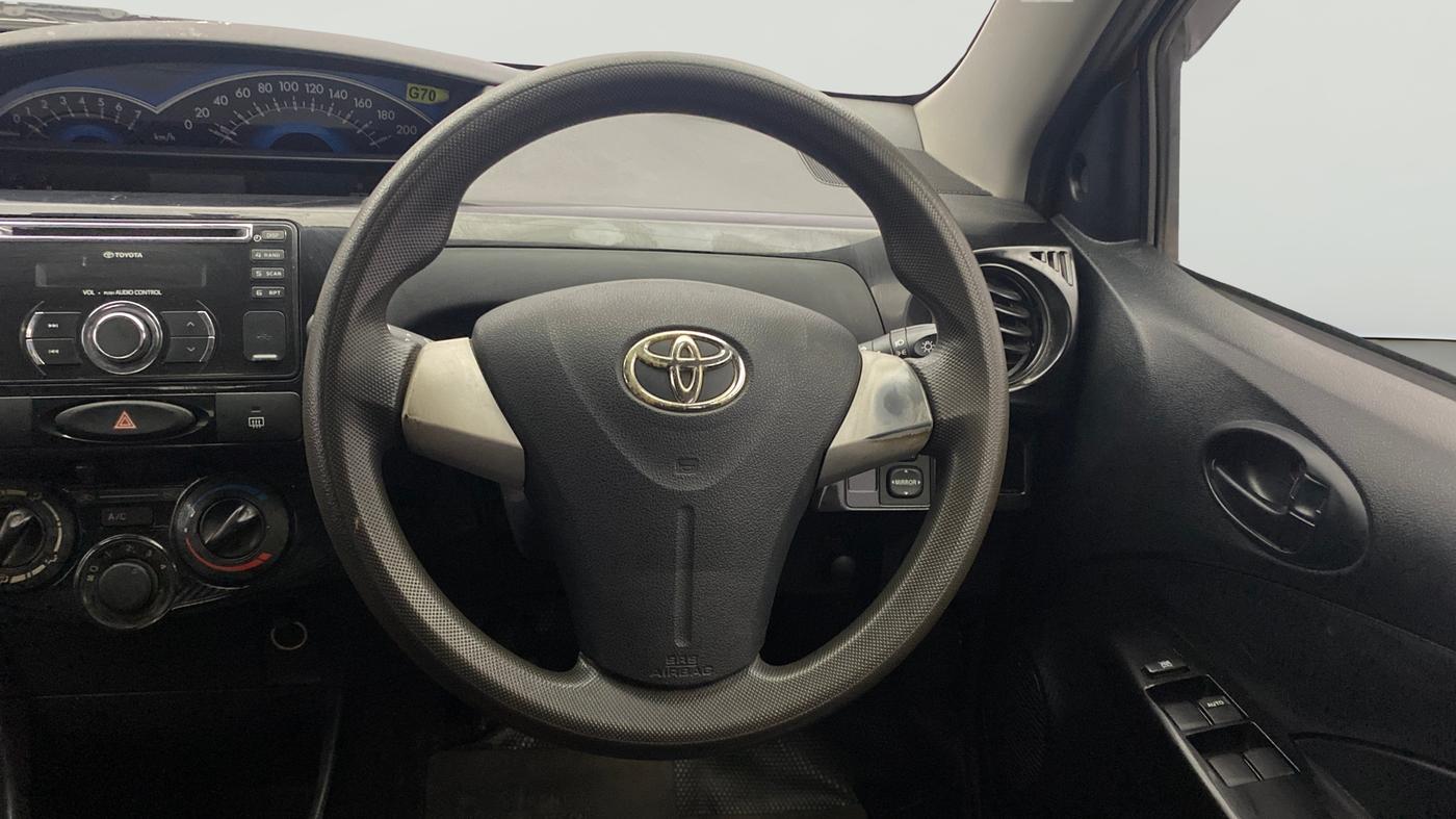 2014 Toyota Etios CROSS 1.2 G, Petrol, Manual, 68,300 km, Steering Wheel Close Up