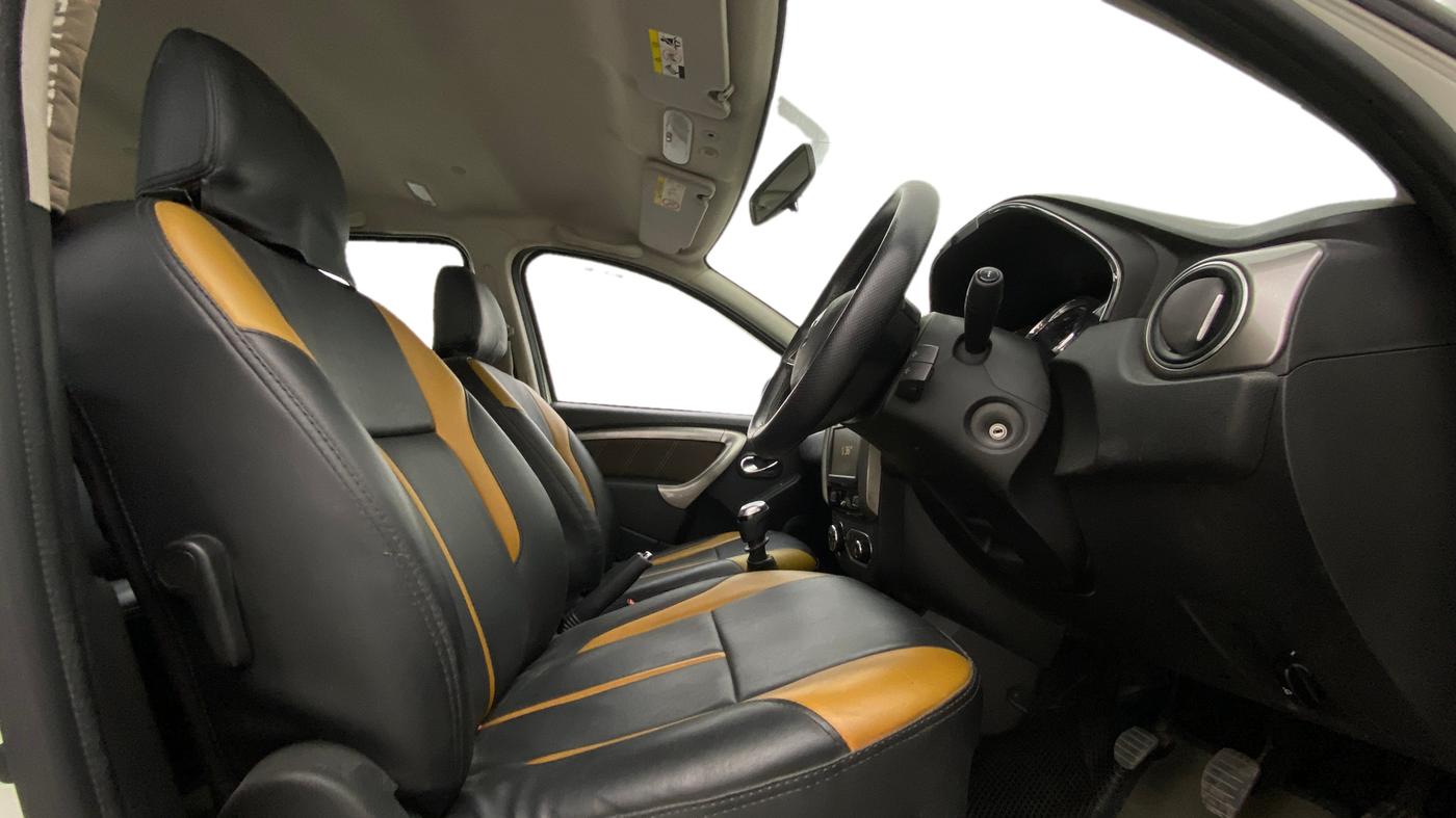 2020 Renault Duster RXZ 1.3 TURBO PETROL MT, Petrol, Manual, 43,876 km, Right Side Front Door Cabin