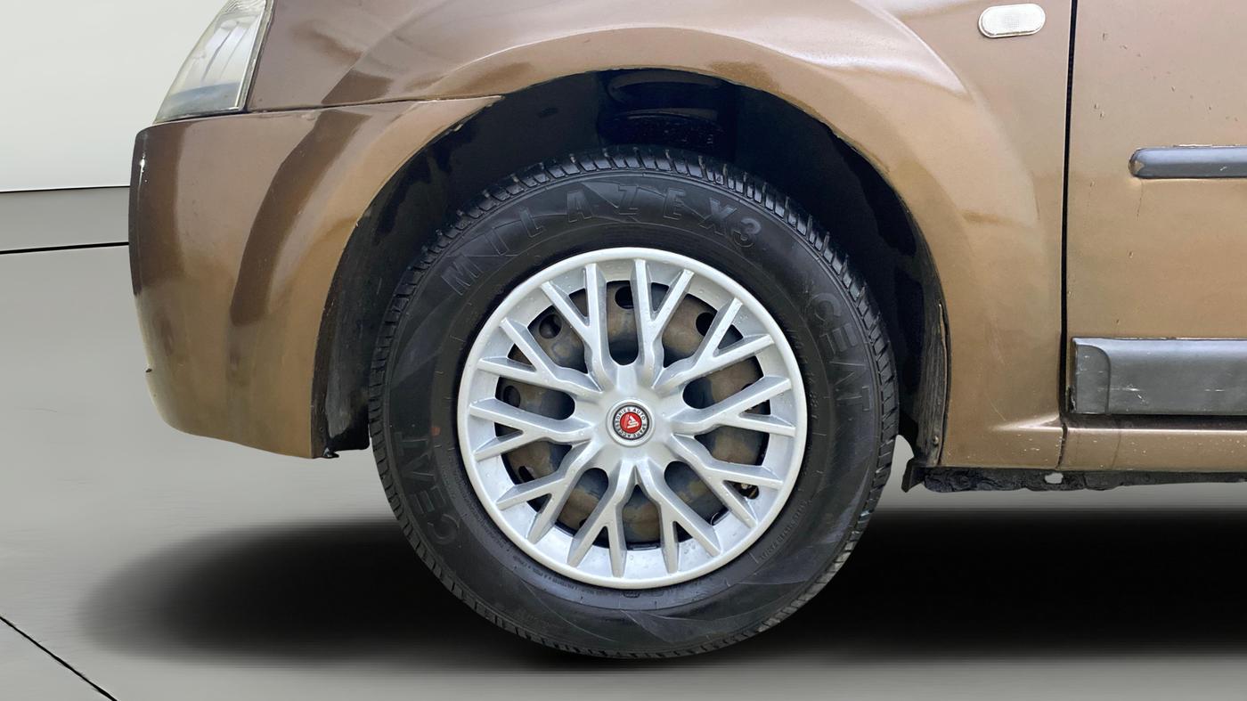 2012 Mahindra Verito 1.5 D4, Diesel, Manual, 89,763 km, Left Front Wheel