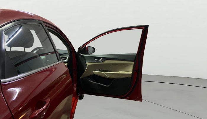 2018 Hyundai Verna 1.6 CRDI SX + AT, Diesel, Automatic, 95,998 km, RHS Front Door