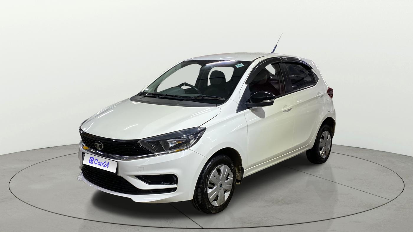 2025 Tata Tiago XZ PLUS CNG DUAL TONE, CNG, Manual, 16,412 km, Left Front Diagonal