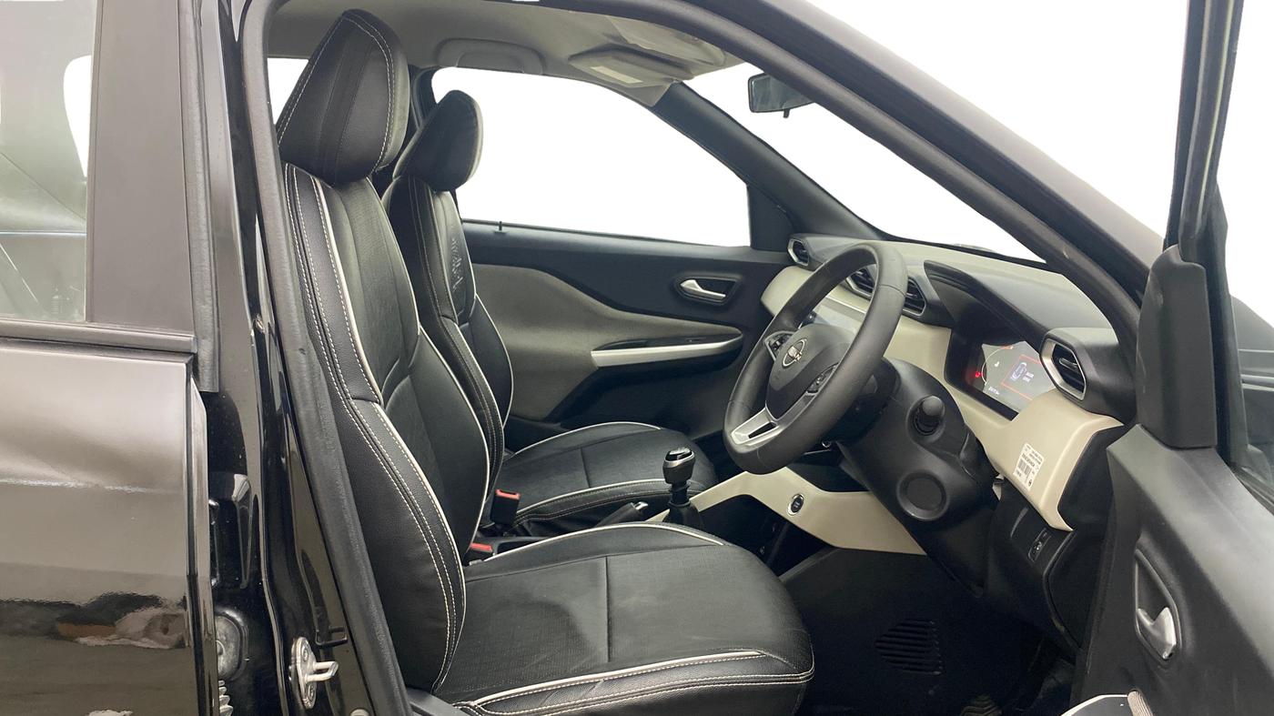 2022 Nissan MAGNITE XV MT, Petrol, Manual, 62,351 km, Right Side Front Door Cabin