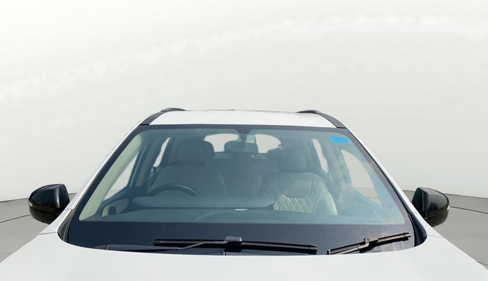 2021 Mahindra XUV700 AX 3 P AT 5 STR, Petrol, Automatic, 65,053 km, Front Windshield