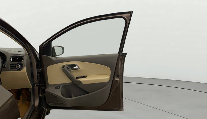 2016 Volkswagen Vento HIGHLINE 1.6 MPI, Petrol, Manual, 94,776 km, RHS Front Door