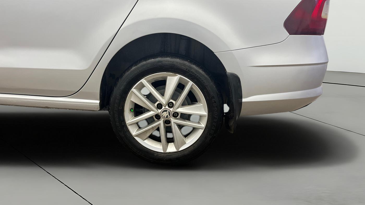 2018 Skoda Rapid STYLE 1.6 MPI AT, Petrol, Automatic, 64,510 km, Left Rear Wheel