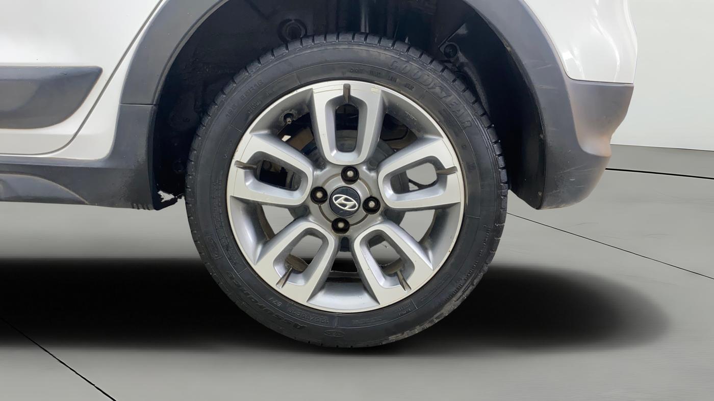 2018 Hyundai i20 Active 1.2 SX, Petrol, Manual, 1,04,549 km, Left Rear Wheel