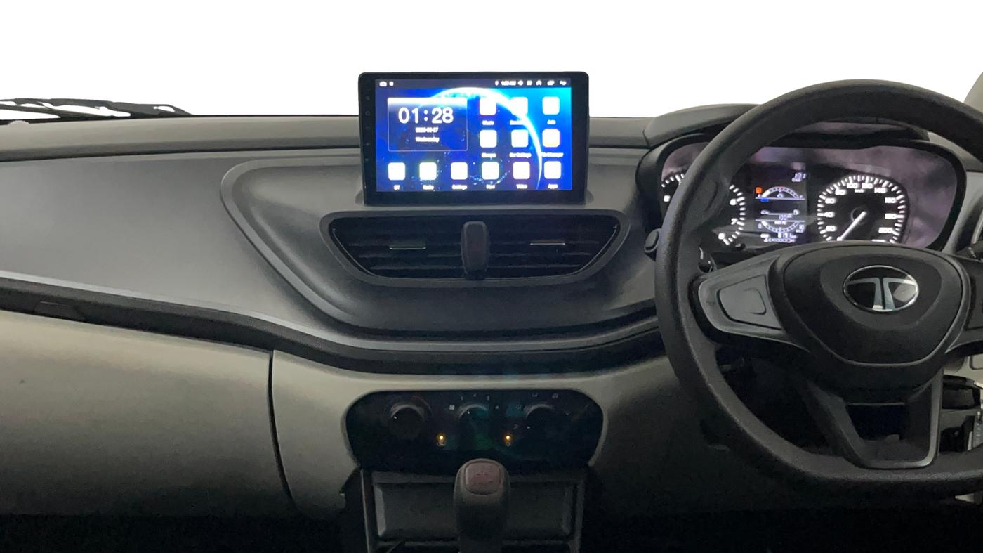 2024 Tata ALTROZ XE PETROL, Petrol, Manual, 8,304 km, Air Conditioner