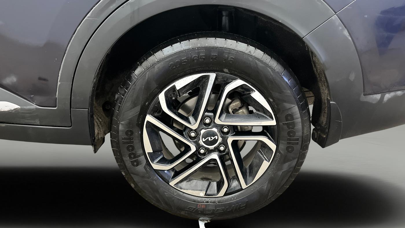 2022 KIA CARENS LUXURY PLUS 1.5 DIESEL AT 7 STR, Diesel, Automatic, 78,927 km, Left Rear Wheel