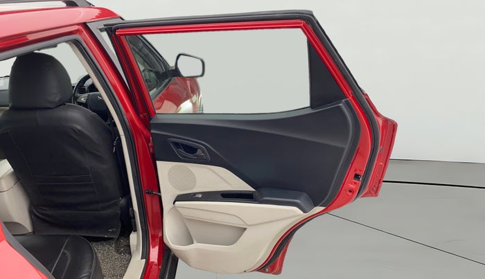 2022 Mahindra XUV300 W6 1.5 DIESEL AMT, Diesel, Automatic, 60,728 km, RHS Rear Door