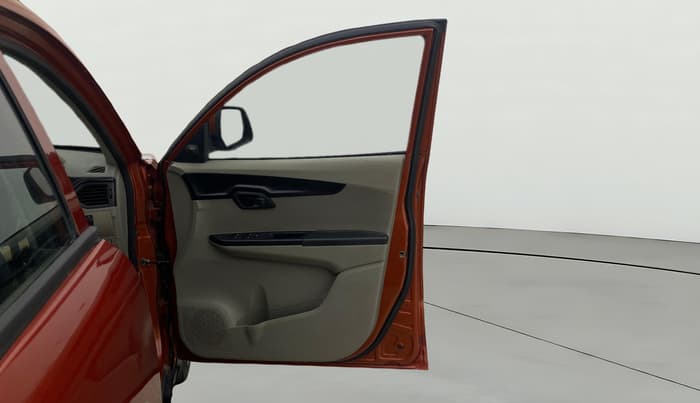 2016 Mahindra Kuv100 K4 6 STR, Petrol, Manual, 56,115 km, RHS Front Door