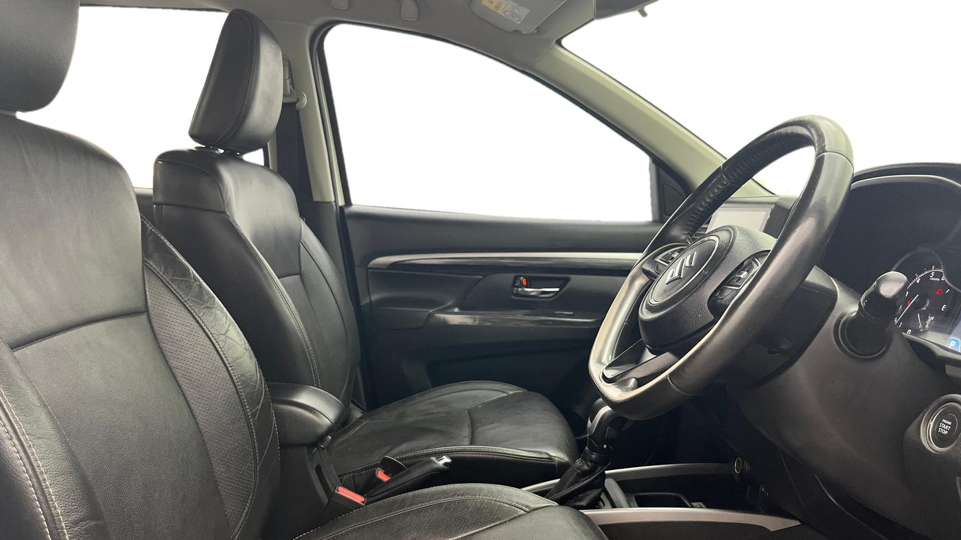 2021 Maruti XL6 ALPHA AT, Petrol, Automatic, 1,00,446 km, Right Side Front Door Cabin