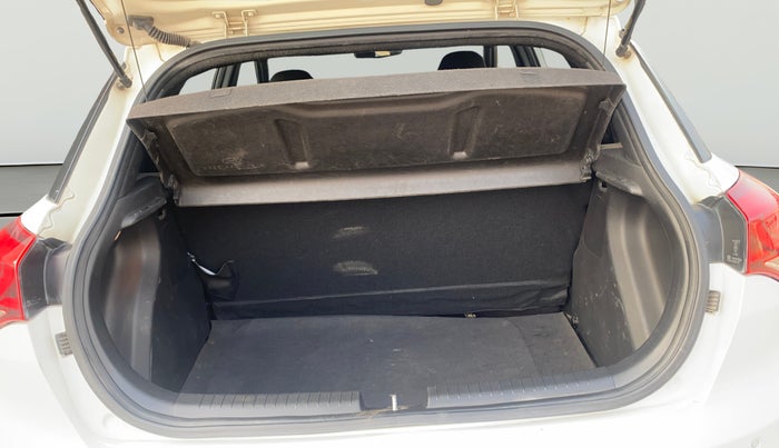 2015 Hyundai i20 Active 1.2 S, Petrol, Manual, 1,01,144 km, Boot Open Zoomed View