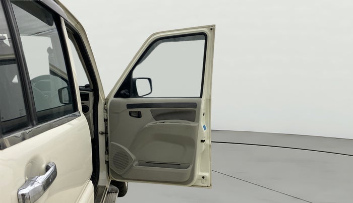 2021 Mahindra Scorpio S5, Diesel, Manual, 71,605 km, RHS Front Door