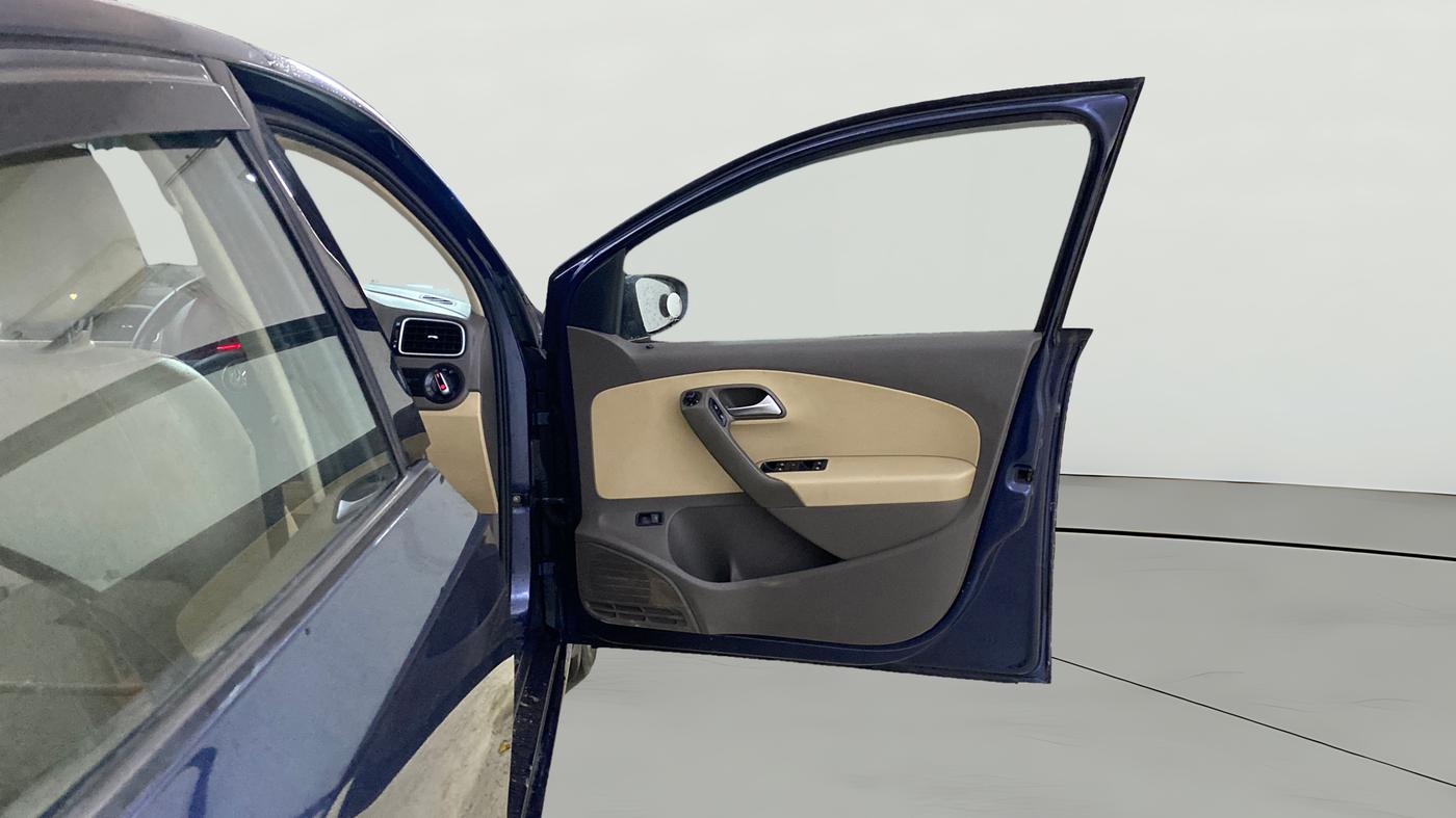 2015 Volkswagen Vento 1.2 TSI HIGHLINE PLUS AT, Petrol, Automatic, 50,563 km, RHS Front Door