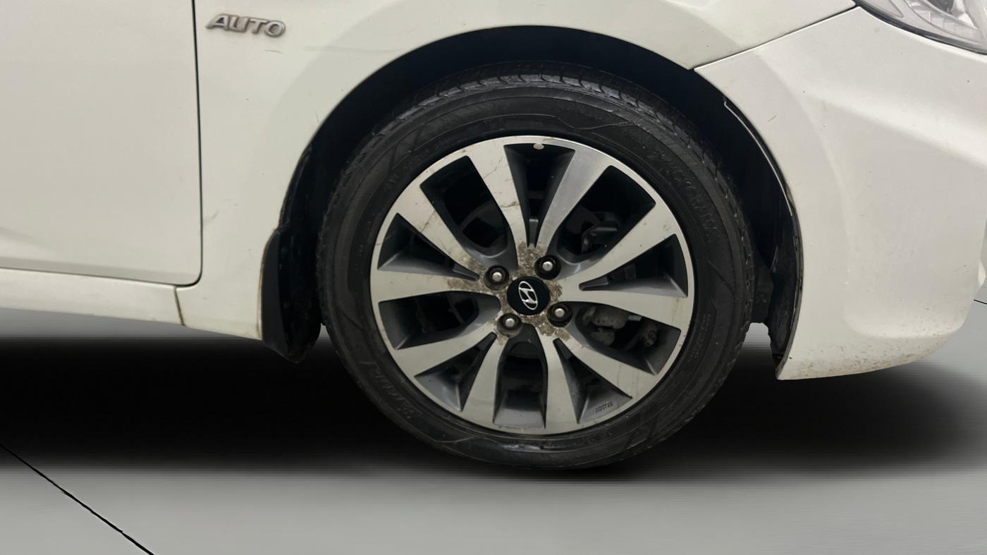 2013 Hyundai Verna FLUIDIC 1.6 CRDI SX OPT AT, Diesel, Automatic, 1,16,380 km, Right Front Wheel