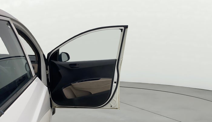 2016 Hyundai Grand i10 MAGNA 1.2 KAPPA VTVT, Petrol, Manual, 1,02,687 km, RHS Front Door