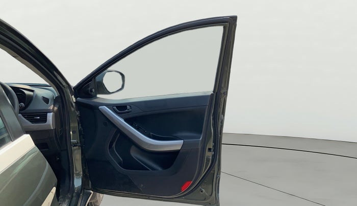 2022 Tata NEXON XMA SUNROOF PETROL, Petrol, Automatic, 14,217 km, RHS Front Door