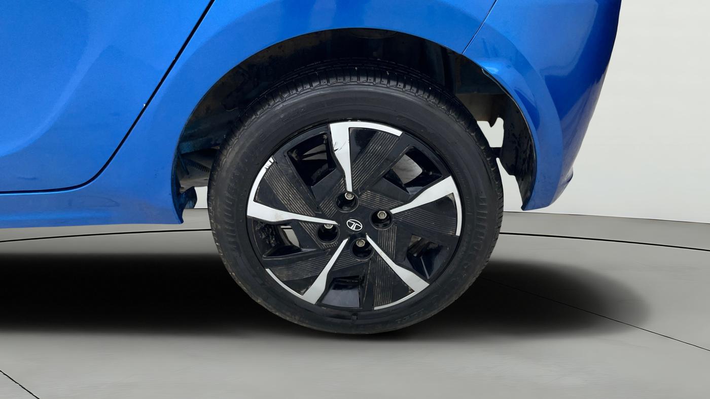 2025 Tata Tiago XZA, Petrol, Automatic, 5,844 km, Left Rear Wheel
