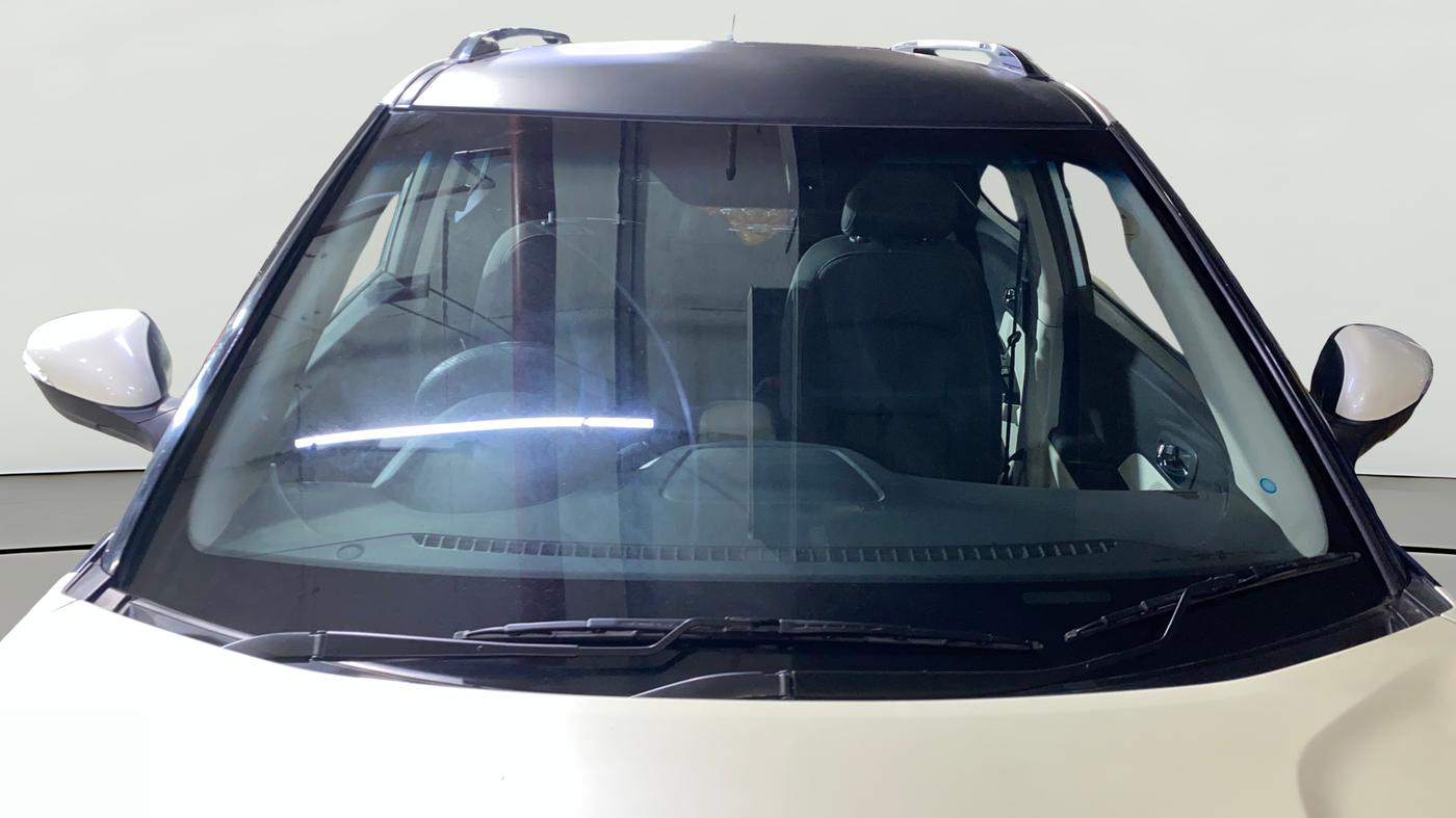 2023 Mahindra XUV300 W8 1.2 PETROL, Petrol, Manual, 22,230 km, Front Windshield