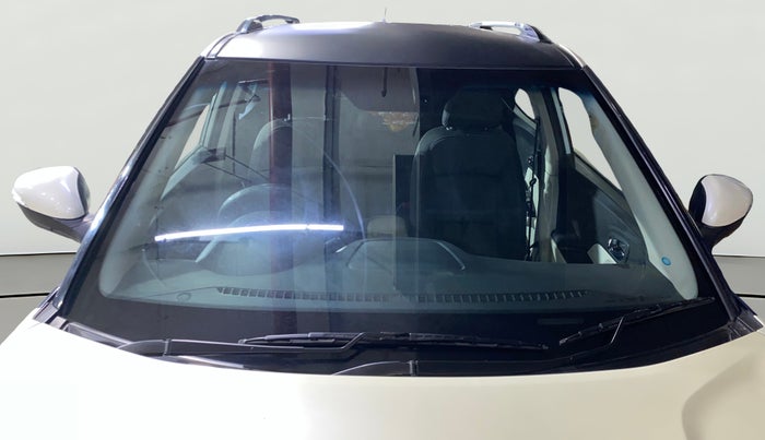 2023 Mahindra XUV300 W8 1.2 PETROL, Petrol, Manual, 22,230 km, Front Windshield