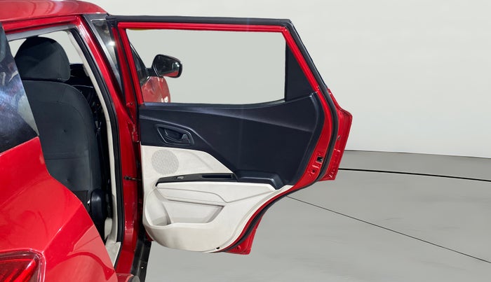 2020 Mahindra XUV300 W6 1.2 PETROL, Petrol, Manual, 33,270 km, RHS Rear Door