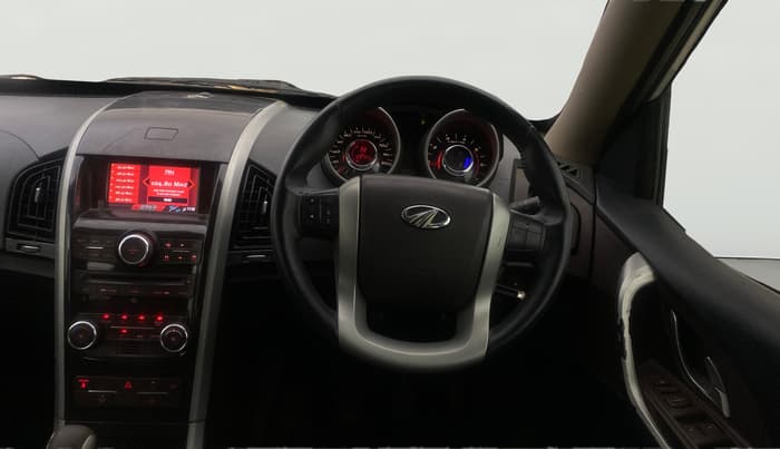 2015 Mahindra XUV500 W8, Diesel, Manual, 1,20,724 km, Steering Wheel Close Up