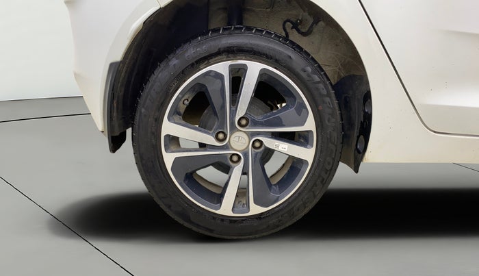 2024 Tata ALTROZ XZA + SUNROOF, Petrol, Automatic, 5,572 km, Right Rear Wheel